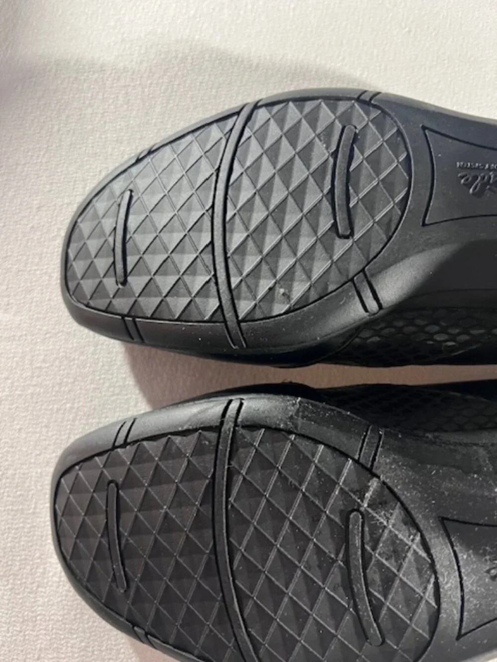 LIFESTRIDE black comfort Deja Vu flats slip-on sleek design cushioned insole SZ8